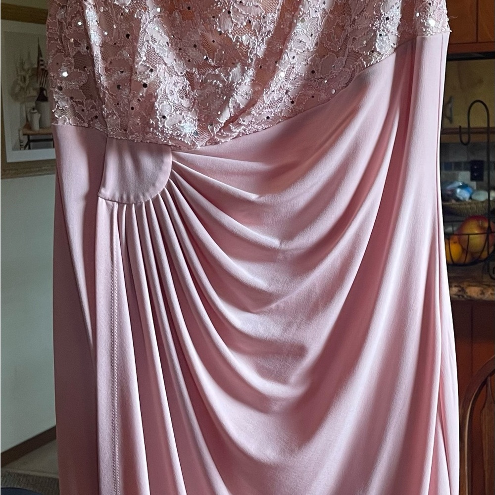 Elegant Pink Lace Evening Dress